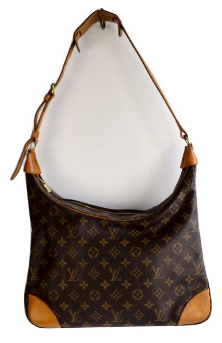 louis vuitton bag on arm